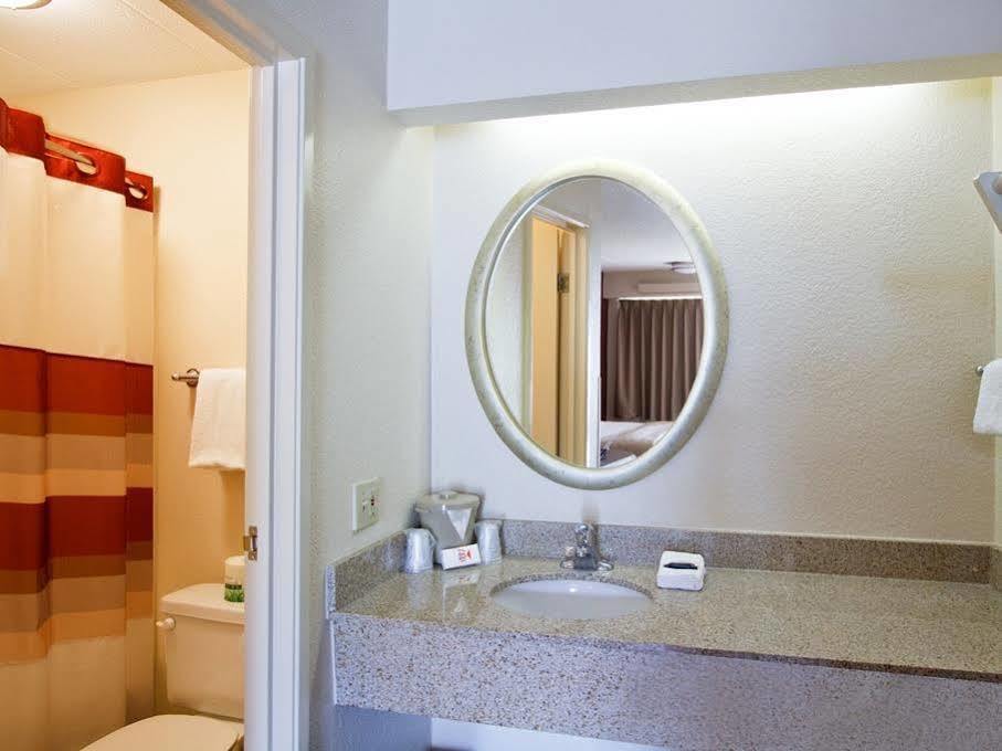 Red Roof Inn Charleston West - Hurricane, Wv Teays Valley Εξωτερικό φωτογραφία